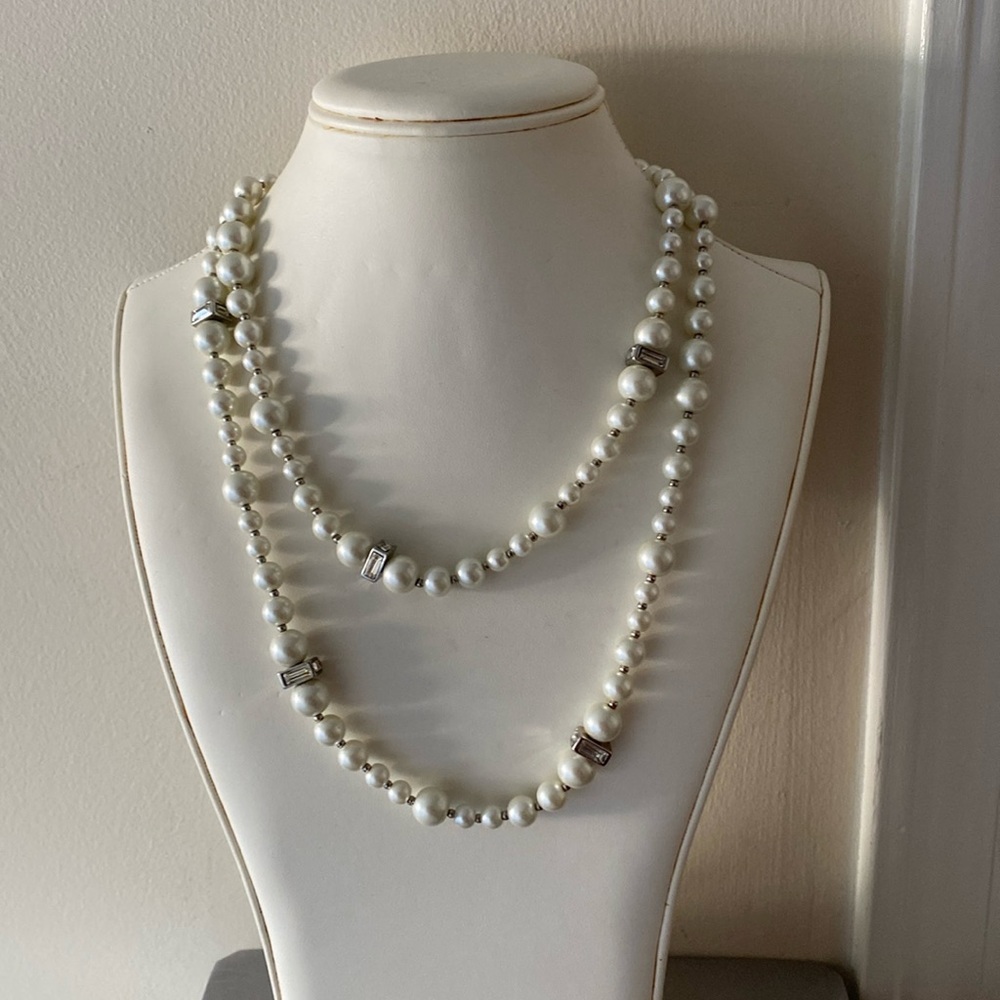 1946 Faux white Pearl & Rhinestone Long Statement Necklace 38”